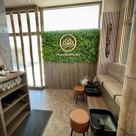 Eden - Luxus Szinvonal, Belvarosi Kenyelem דירה פץ'