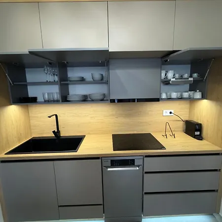 Eden - Luxus Szinvonal, Belvarosi Kenyelem דירה פץ'