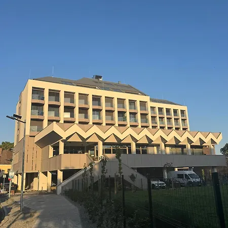 Eden - Luxus Szinvonal, Belvarosi Kenyelem דירה